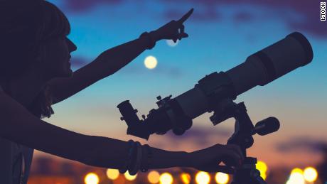 A Beginner's Guide to Stargazing (Courtesy of CNN Underscored)