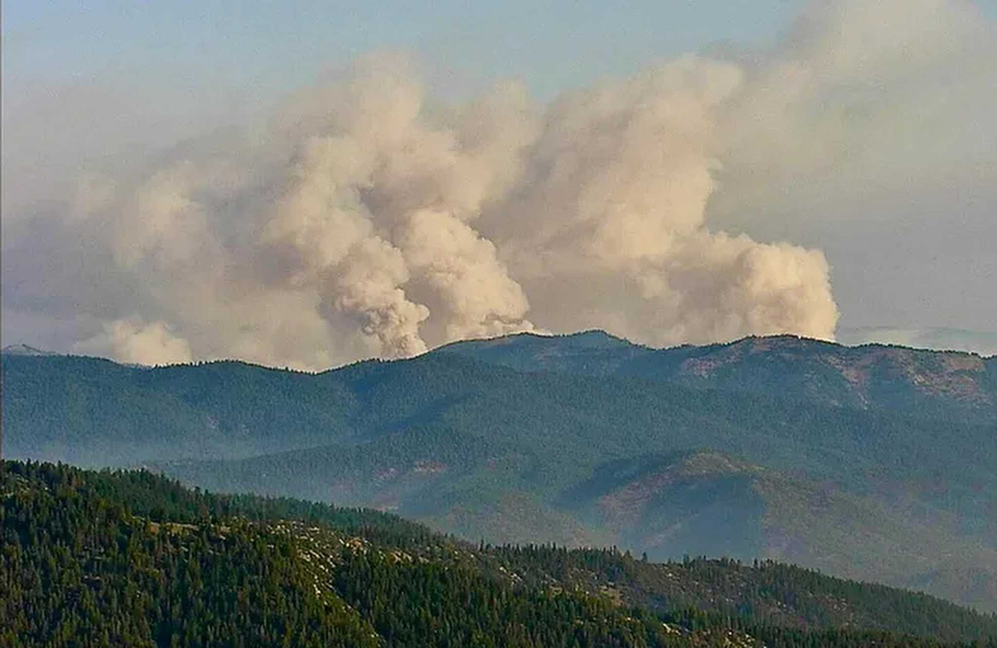 'Extreme fire behaviour': Evacuations in Yreka as McKinney Fire rages

