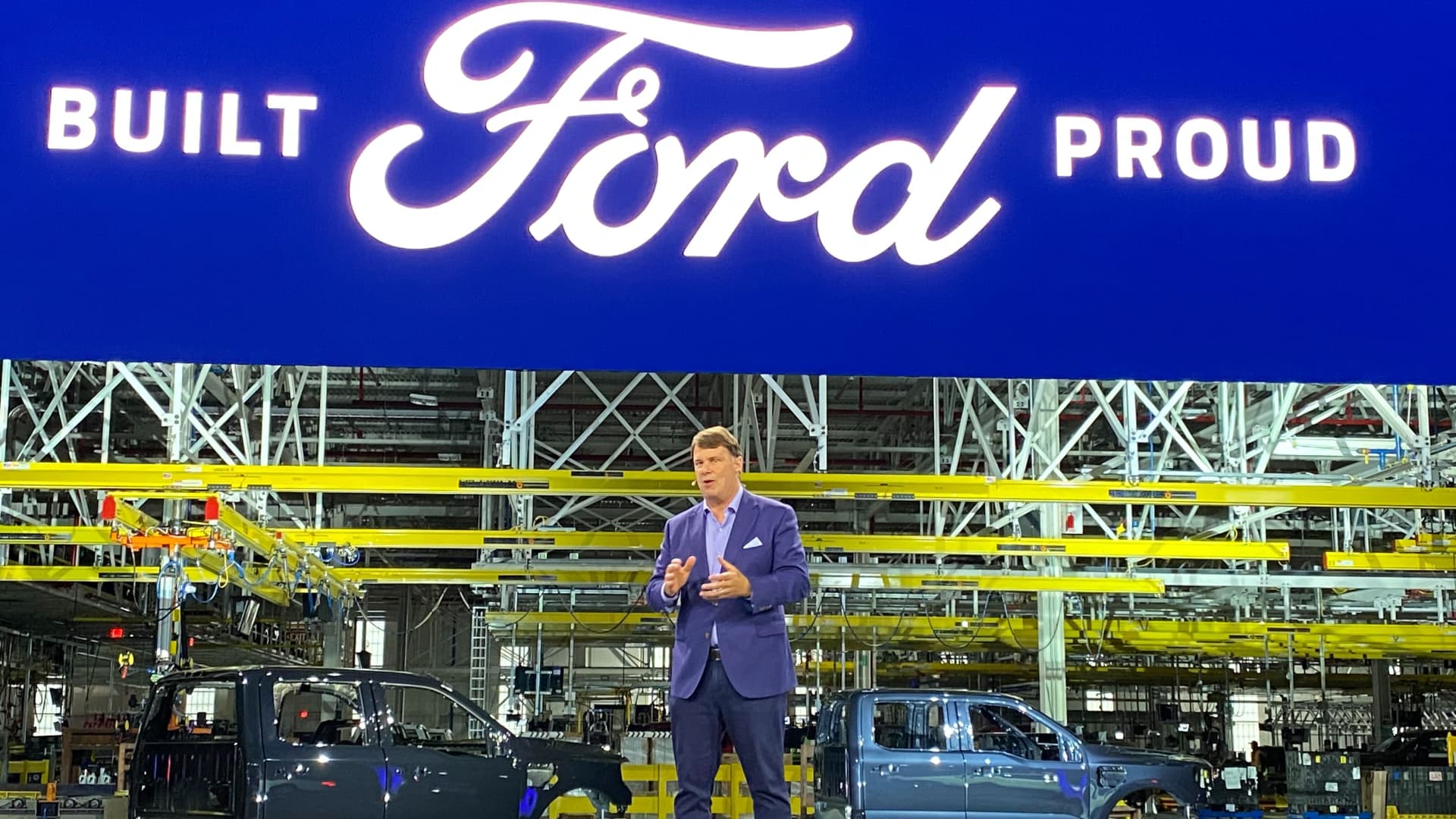 Ford exceeds expectations and increases its dividend as the company sells more of its best models

