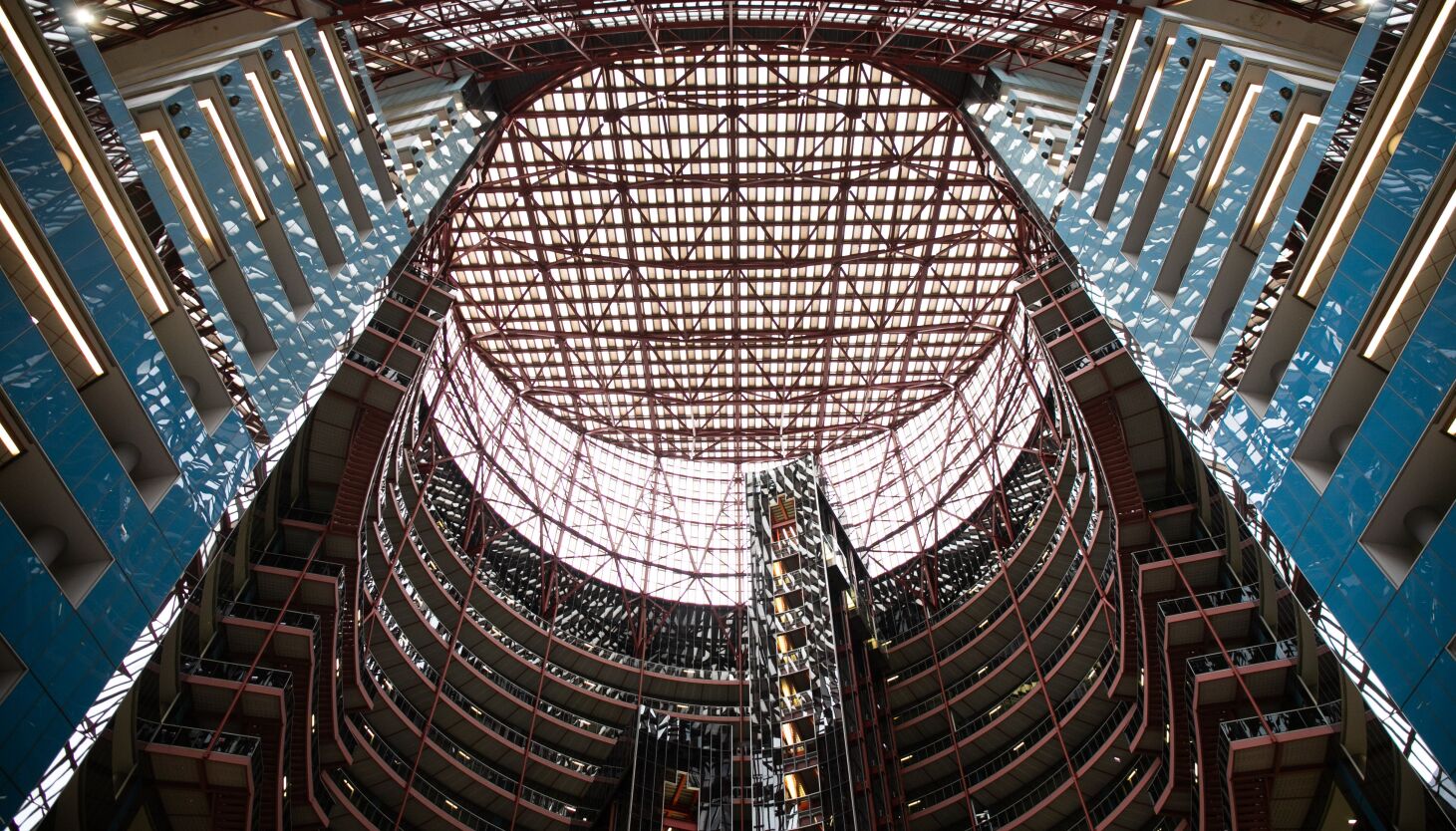 Google takes over the Thompson Center from the state

