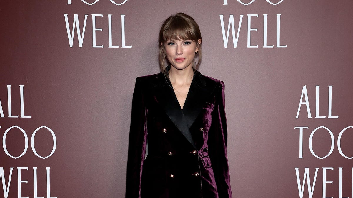 Taylor Swift releases statement on the more than 170 trips taken by her private jet this year

