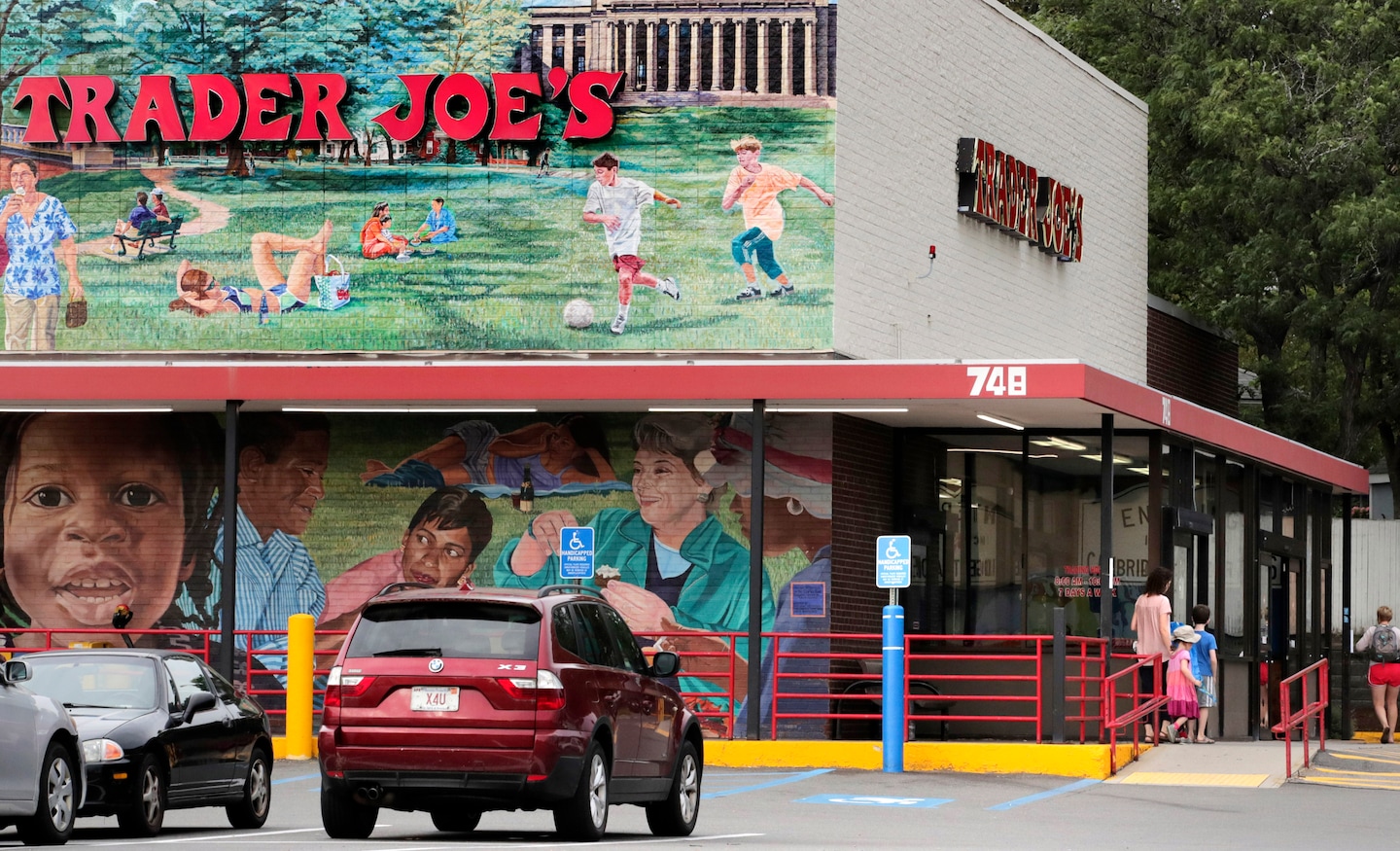 Trader Joe workers vote to unionize for the first time

